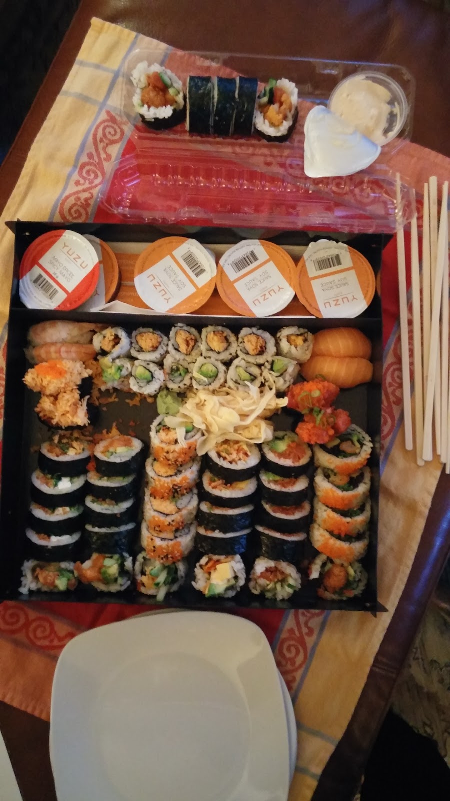 Yuzu sushi | 2336 Ch Ste-Foy, Québec, QC G1V 1S5, Canada | Phone: (418) 653-4445
