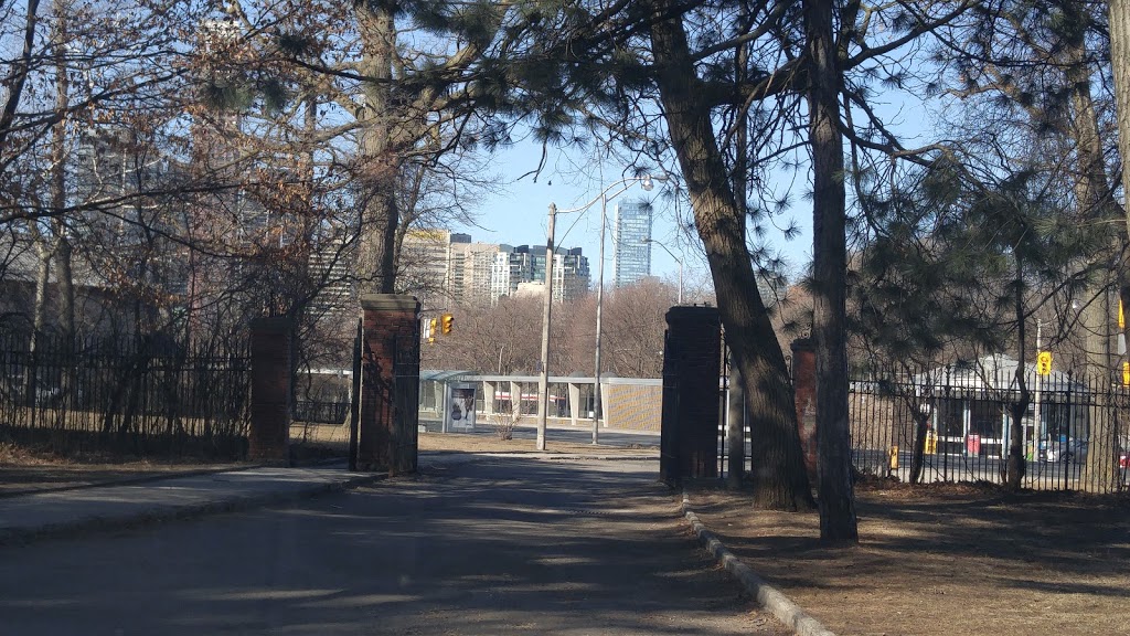 Rosedale Heights School of the Arts | 711 Bloor St E, Toronto, ON M4W 1J4, Canada | Phone: (416) 393-1580