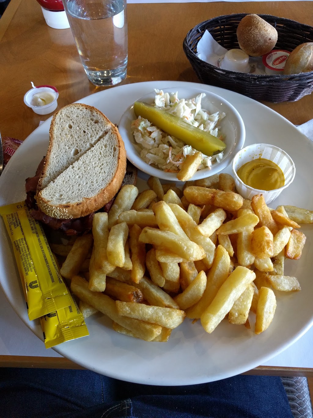 Restaurant Aucoin de Larue | 2250 Avenue Larue, Québec, QC G1C 1J8, Canada | Phone: (418) 666-0696