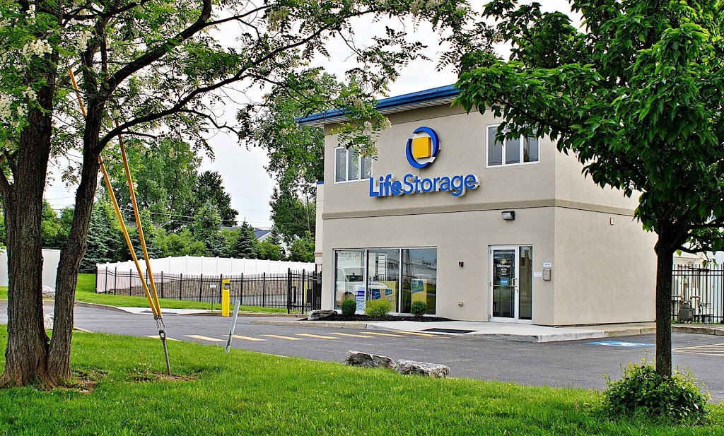 Life Storage | 550 Cayuga Rd, Buffalo, NY 14225, USA | Phone: (716) 395-0585