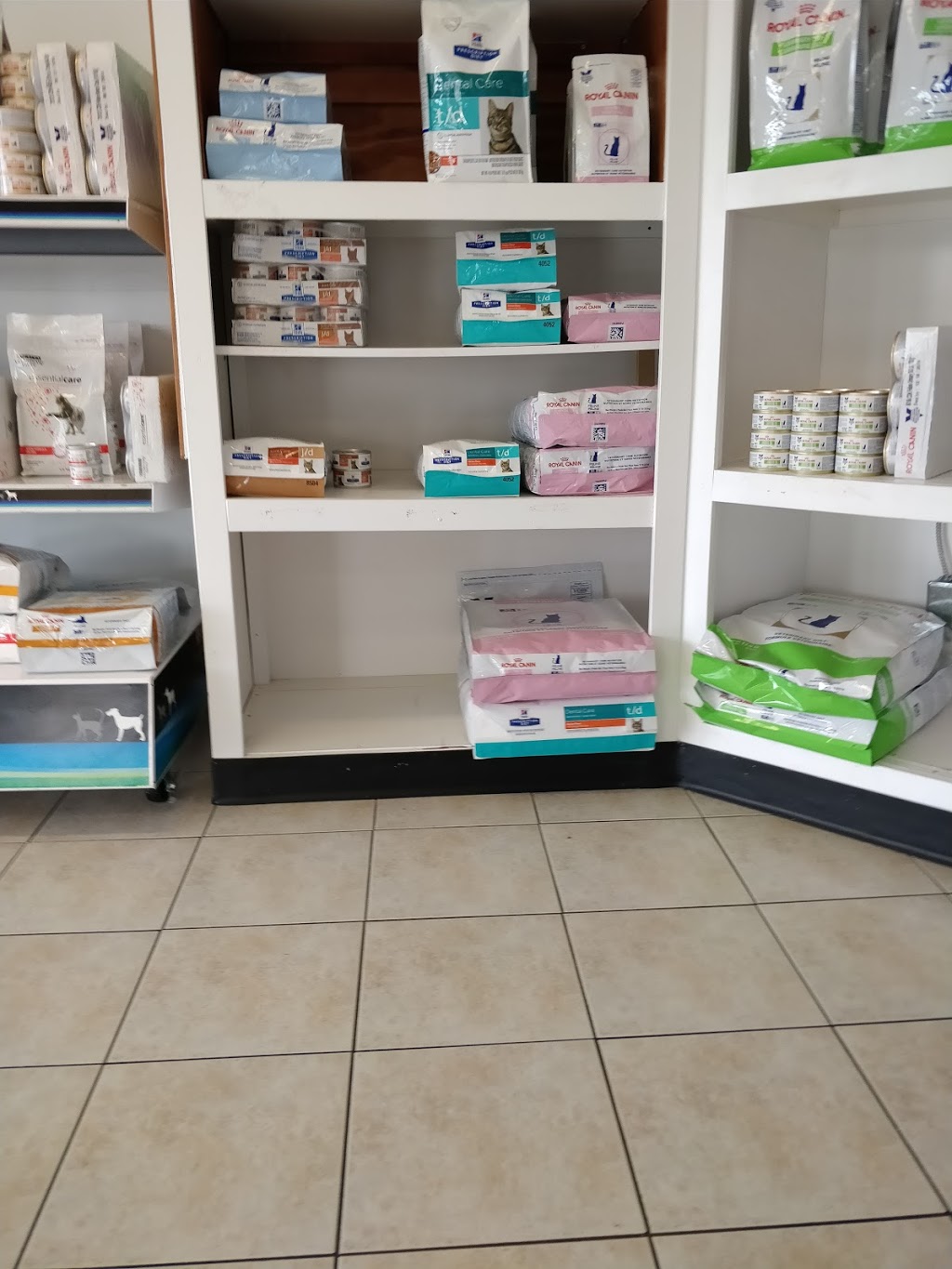 Central Saanich Animal Hospital | 1782 Stellys Cross Rd, Saanichton, BC V8M 1S8, Canada | Phone: (250) 652-4312
