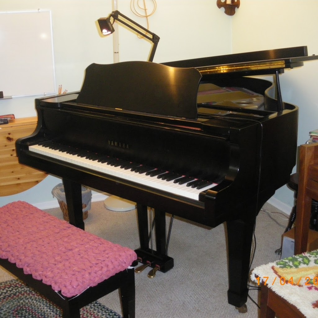 Hull Johnston Music Studio | 246 Adelaide St, Strathroy, ON N7G 2V8, Canada | Phone: (519) 245-5427