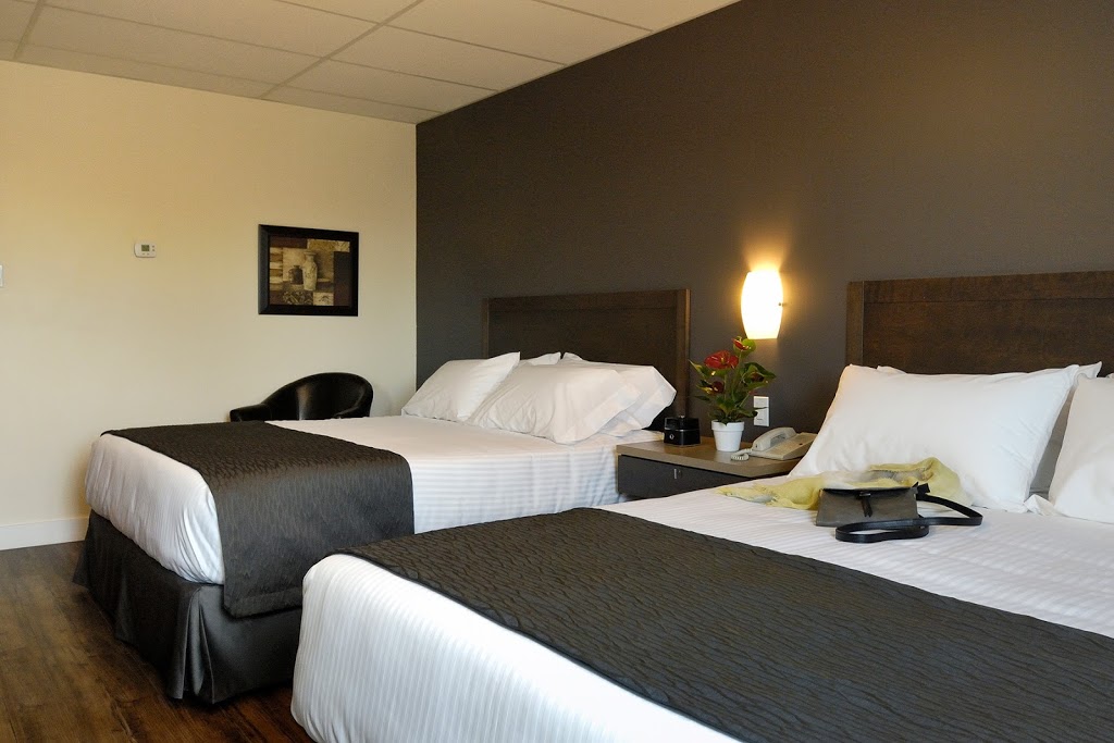 Hôtel Centre-Ville | 3 Boulevard Taché E, Montmagny, QC G5V 1B6, Canada | Phone: (418) 248-3623