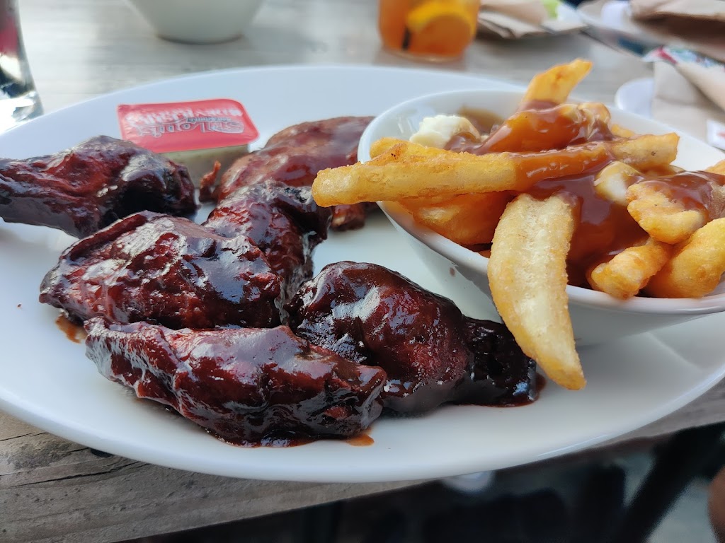 St. Louis Bar & Grill | 2050 Yonge St, Toronto, ON M4S 1Z9, Canada | Phone: (416) 480-0202