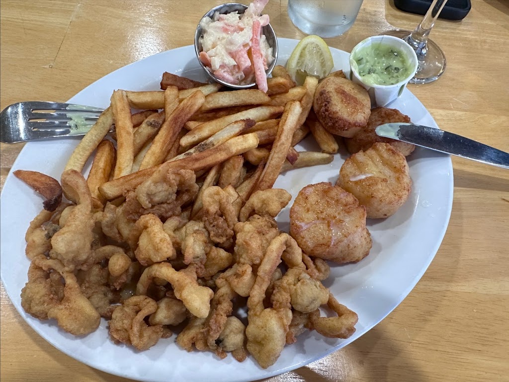 Antonios Seafood & Grill | 9066 NS-101, Digby, NS B0V 1A0, Canada | Phone: (902) 245-6902
