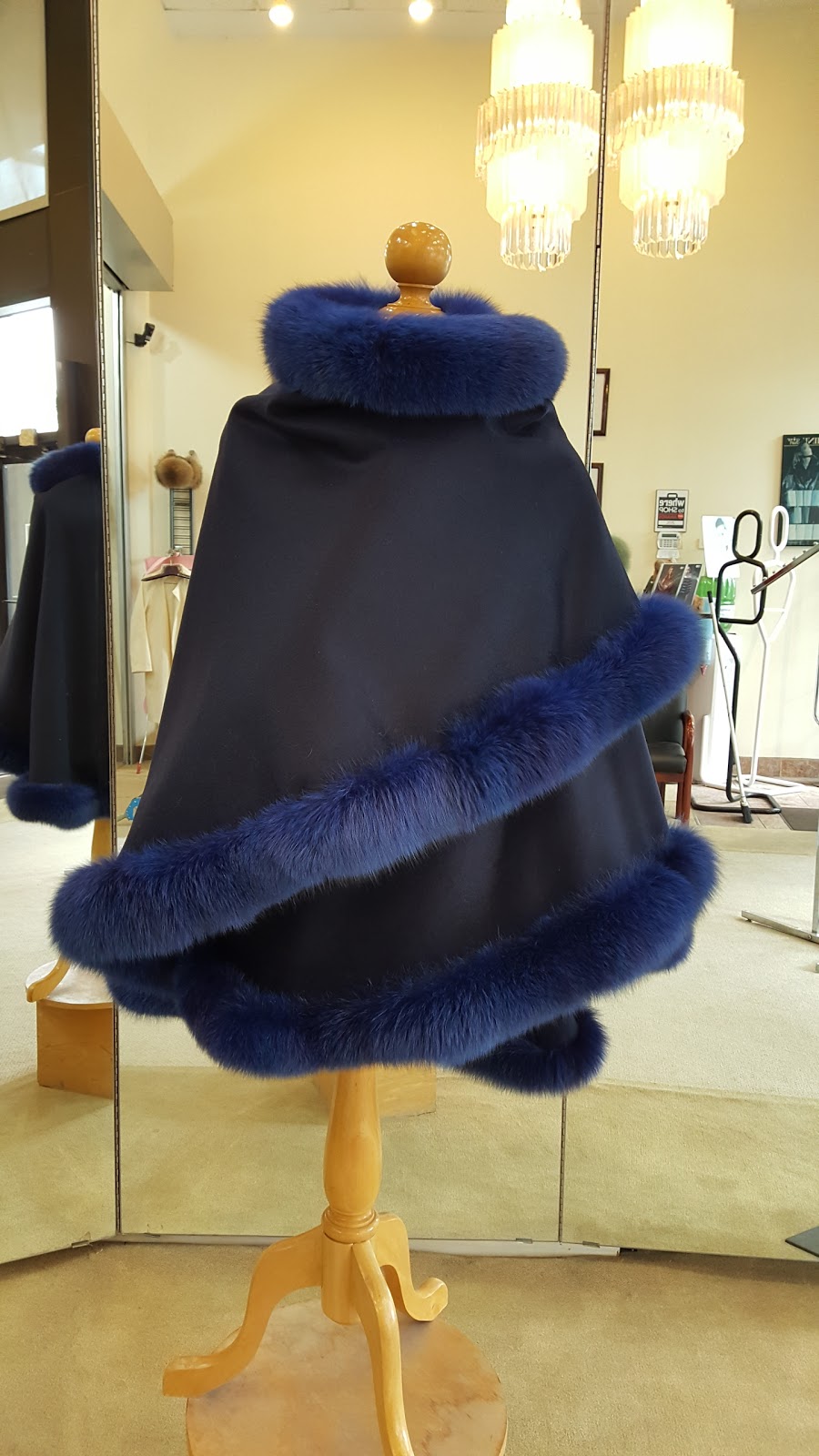 Alex Furs | 186 Spadina Ave #12, Toronto, ON M5T 3B2, Canada | Phone: (416) 703-0734