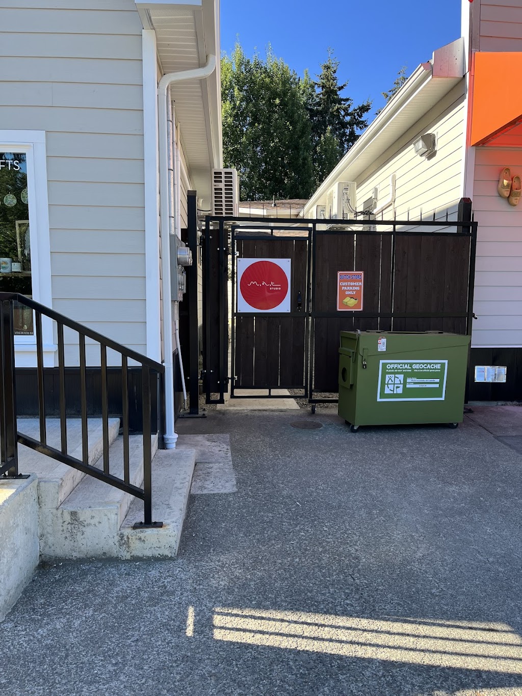 MAT Studio | 2266 Alberni Hwy Second Floor, Coombs, BC V0R 1M0, Canada | Phone: (250) 937-1224