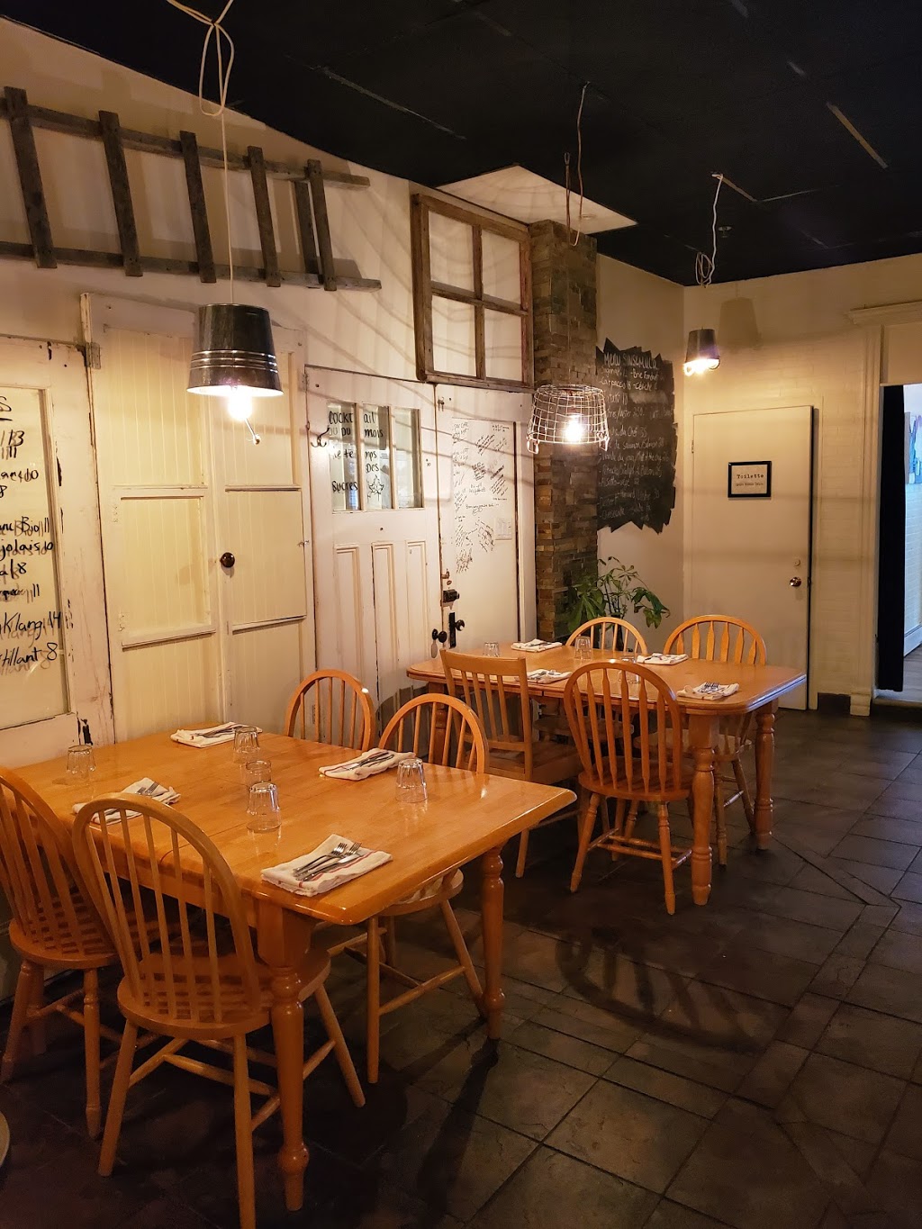 Restaurant Sinsemilla | 665 Rue Saint-Jean, Québec, QC G1R 1P7, Canada | Phone: (418) 522-1640