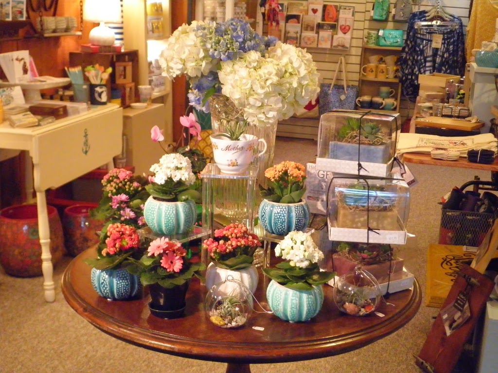 The Waterfront Shoppe | store | 3061 S Channel Dr, Harsens Island, MI 48028, USA | 8107481999 OR +1 810-748-1999