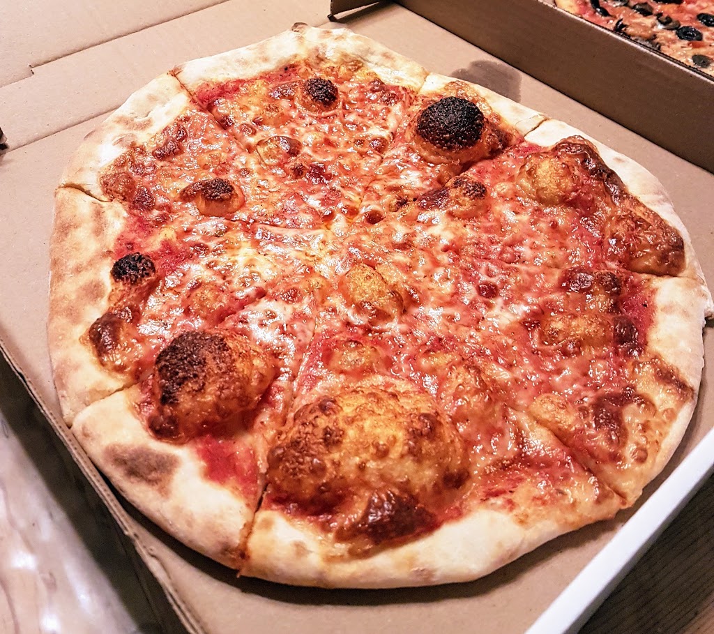 Giovannis Snack Bar & Pizzeria | 376 Booth St, Ottawa, ON K1R 7K6, Canada | Phone: (613) 238-9204