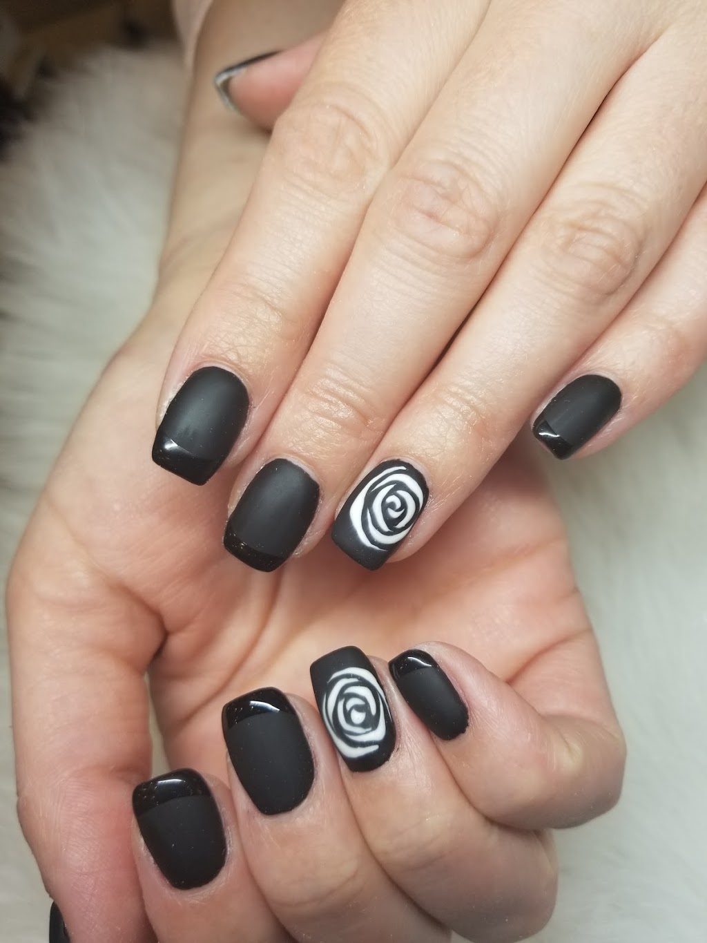 Arctic Nails and Hair Salon | 5846 Drummond Rd #3, Niagara Falls, ON L2G 4L5, Canada | Phone: (905) 357-9339