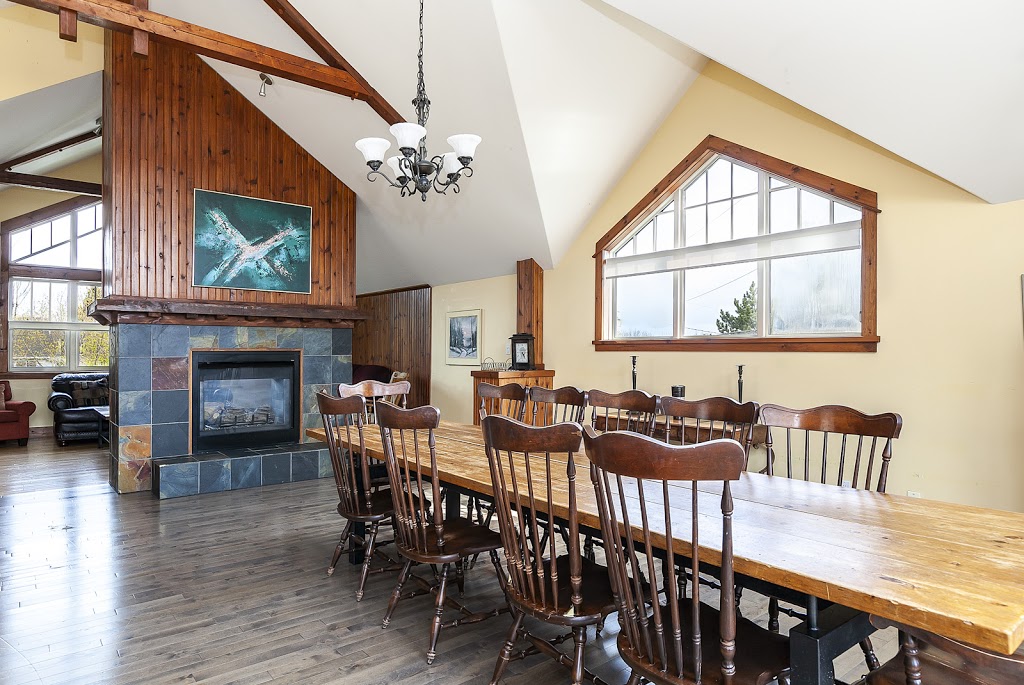 Blue View Chalets | Units # 1-8, 104 Brooker Blvd, The Blue Mountains, ON L9Y 3Z2, Canada | Phone: (416) 203-2057