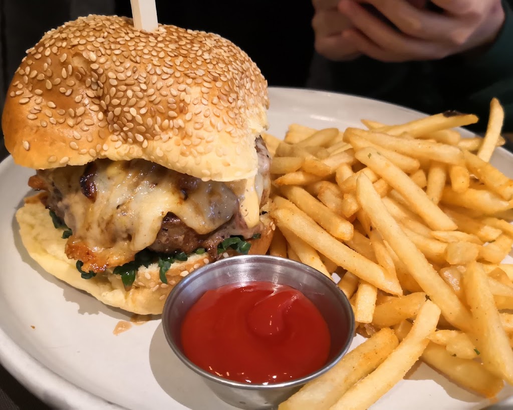 Noble Bistro Oakville | 218 Lakeshore Rd E, Oakville, ON L6J 1H8, Canada | Phone: (289) 837-3108