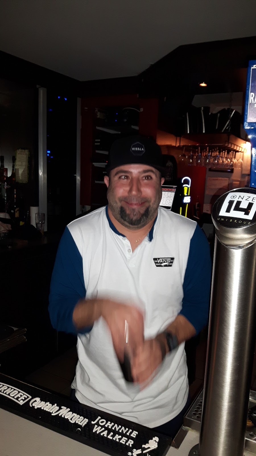 Onze 14 Bistro Urbain | 1114 Boulevard du Bord de lEau, Salaberry-de-Valleyfield, QC J6S 0C1, Canada | Phone: (450) 371-8828