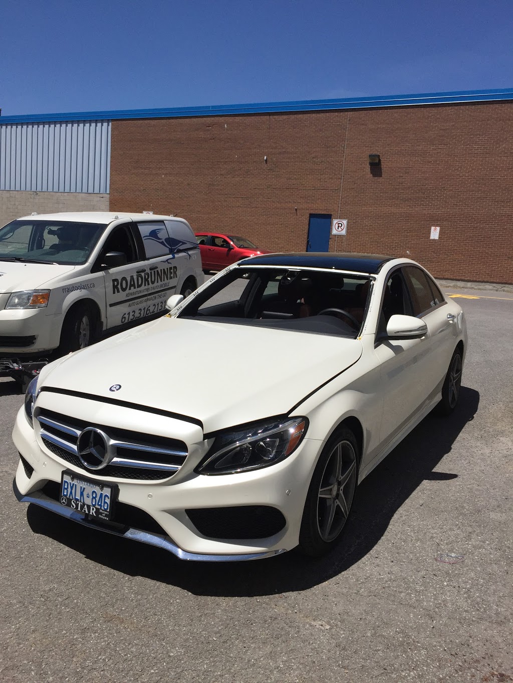 RoadRunner Auto Glass | 37 Rue de Bruxelles, Gatineau, QC J9J 0M4, Canada | Phone: (613) 316-2131