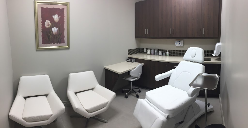 Allaura Medical Center and Pharmacy | health | 2 Allaura Blvd unit 11-12, Aurora, ON L4G 3S5, Canada | 9057131717 OR +1 905-713-1717