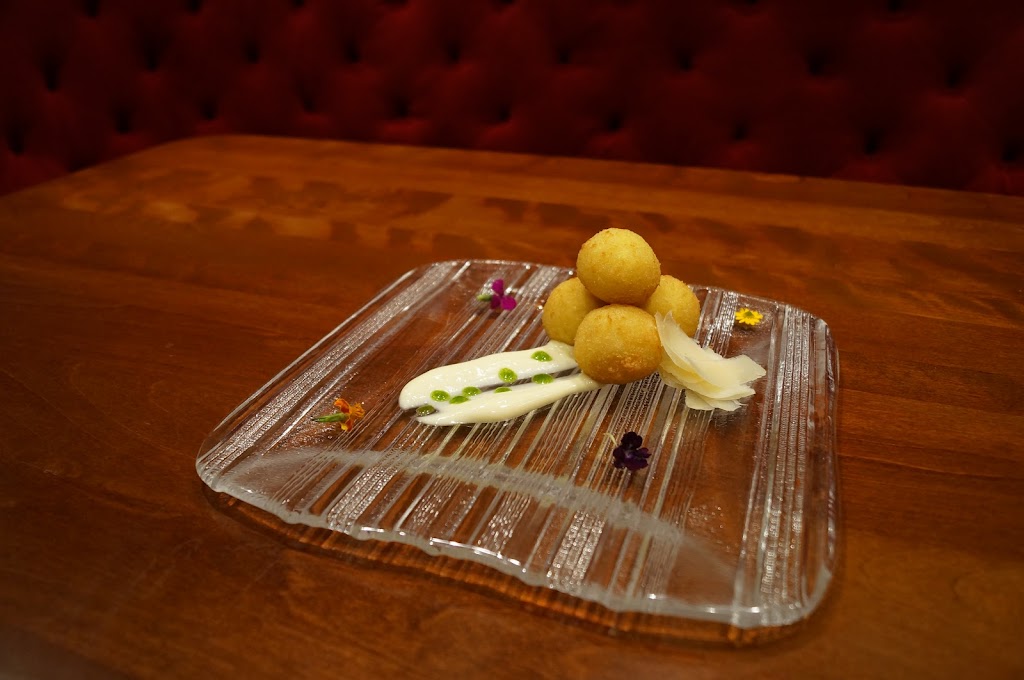 Carvers Steakhouse - Sheraton Cavalier | 2620 32 Ave NE, Calgary, AB T1Y 6B8, Canada | Phone: (403) 250-6327