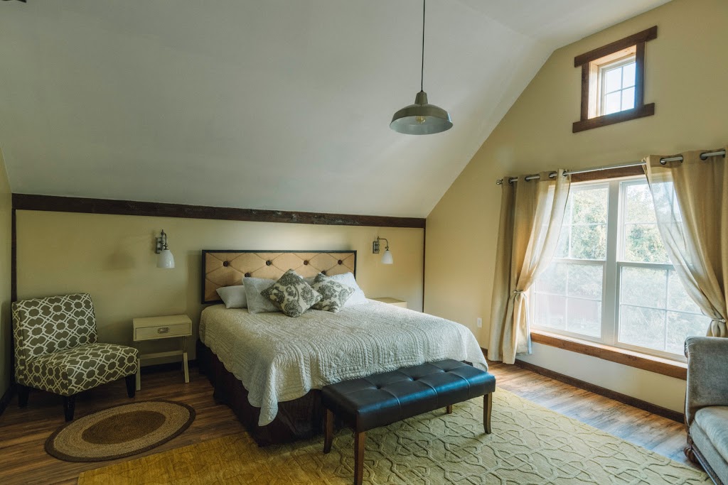 Cookes Creekview Bed and Breakfast | 2244 Lockport Olcott Rd, Newfane, NY 14108, USA | Phone: (716) 534-0920