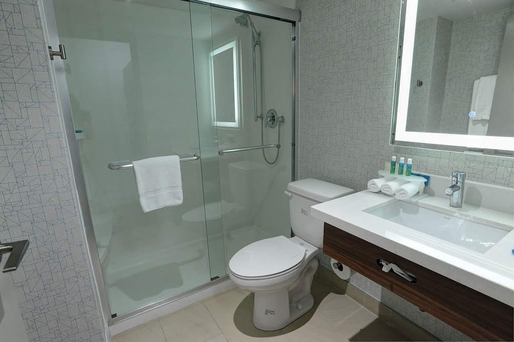 Holiday Inn Express & Suites Toronto Airport West | 5599 Ambler Dr, Mississauga, ON L4W 3Z1, Canada | Phone: (905) 624-9500