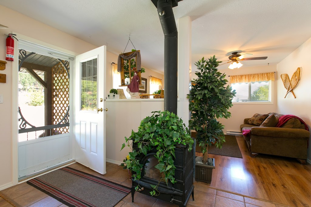 Poolside Retreat | 5120 Cousins Rd, Peachland, BC V0H 1X2, Canada | Phone: (778) 214-2647