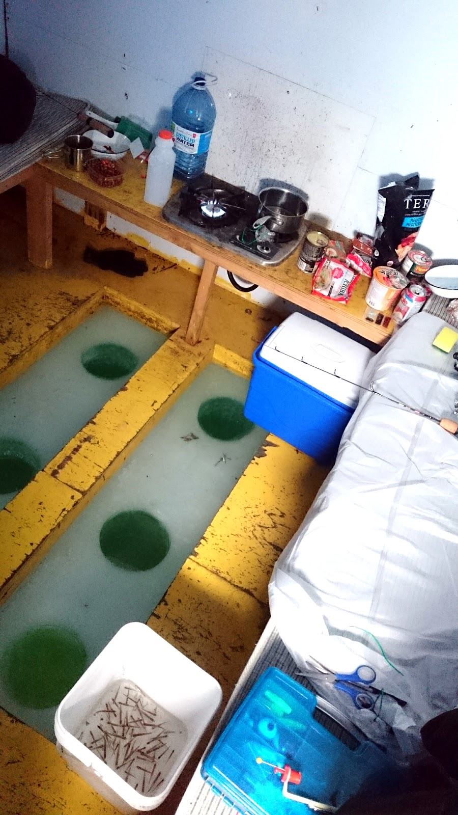 Daves Fish Huts | 7792 Black River Rd, Georgina, ON L0E, Canada | Phone: (905) 722-3372