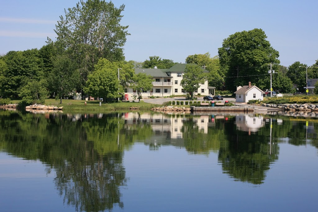 Lanes Privateer Inn & Restaurant | 27 Bristol Ave, Liverpool, NS B0T 1K0, Canada | Phone: (902) 354-3456