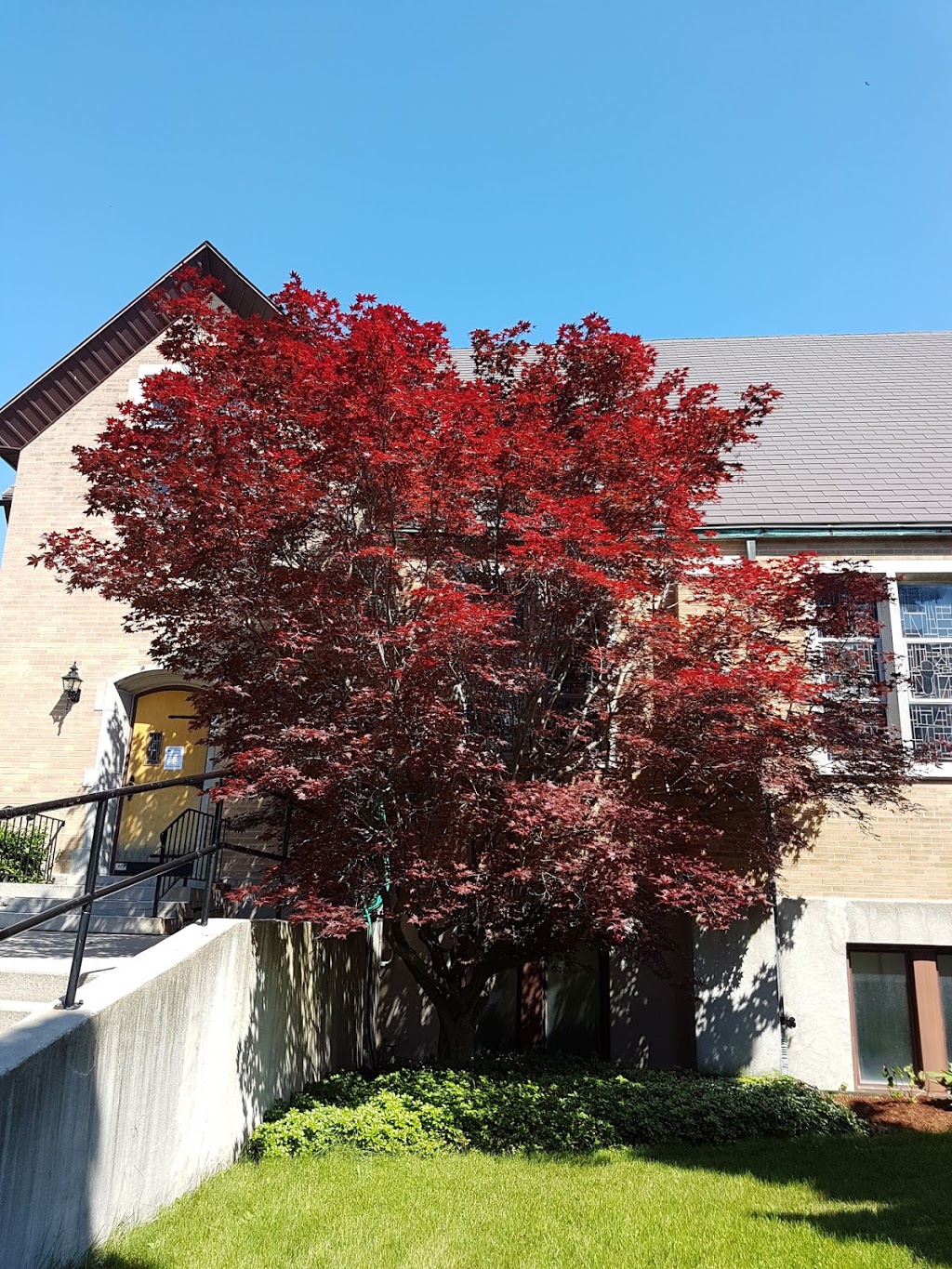 St. Annes R C Church | 268 East Ave, Kitchener, ON N2H 1Z4, Canada | Phone: (519) 745-5302