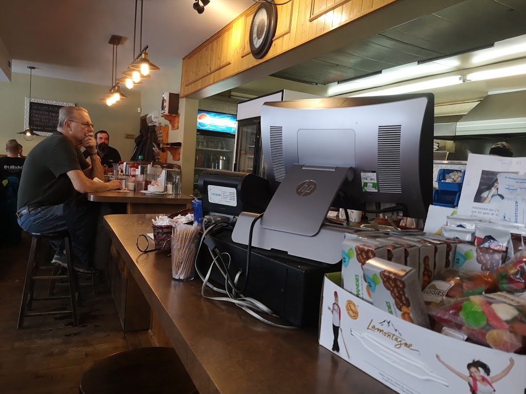Restaurant LExpress | 6250 Rue Foster, Waterloo, QC J0E 2N0, Canada | Phone: (450) 539-2107