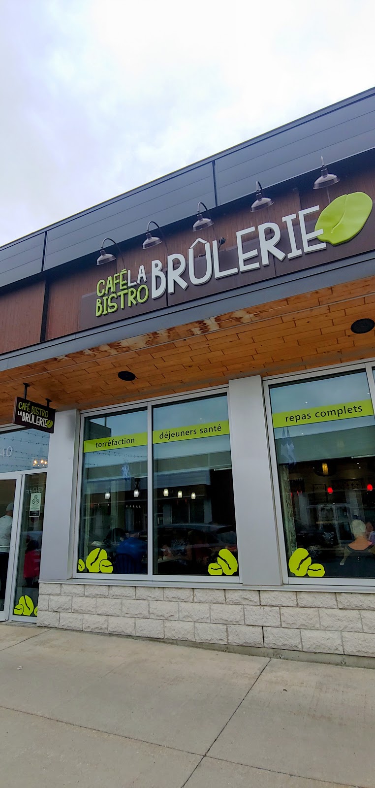 Café Bistro la Brûlerie | 5540 Rue Papineau, Lac-Mégantic, QC G6B 0E1, Canada | Phone: (819) 583-1673