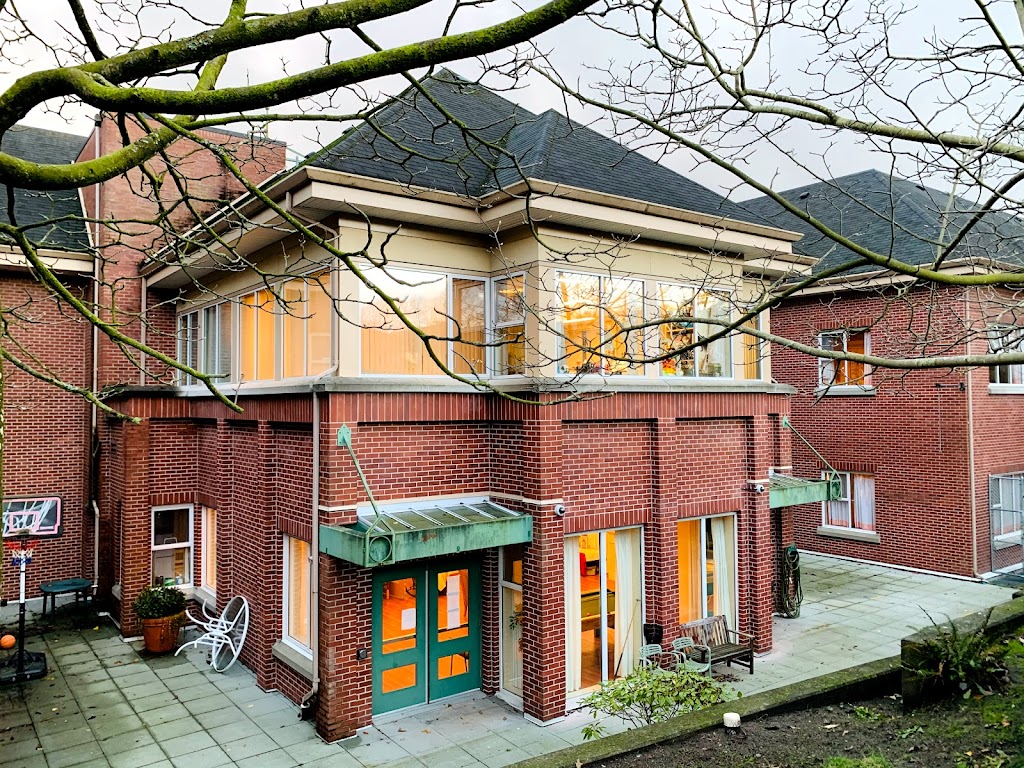 Adanac Park Lodge | 851 Boundary Rd, Vancouver, BC V5K 4T2, Canada | Phone: (604) 299-7567