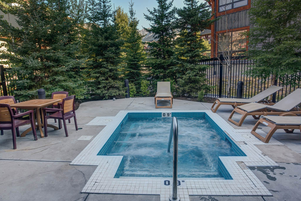 Lodges at Canmore | 107 Montane Rd, Canmore, AB T1W 3J2, Canada | Phone: (866) 678-9350