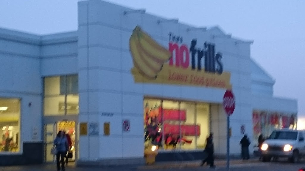 Tinas No Frills | 900 Pine Rd #101, Strathmore, AB T1P 1C1, Canada | Phone: (866) 987-6453