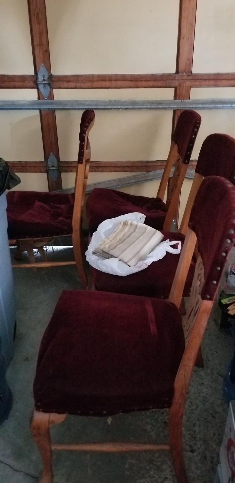 Davids Upholstery | 26121 Kennedy Rd, Sutton West, ON L0E 1R0, Canada | Phone: (905) 722-6888