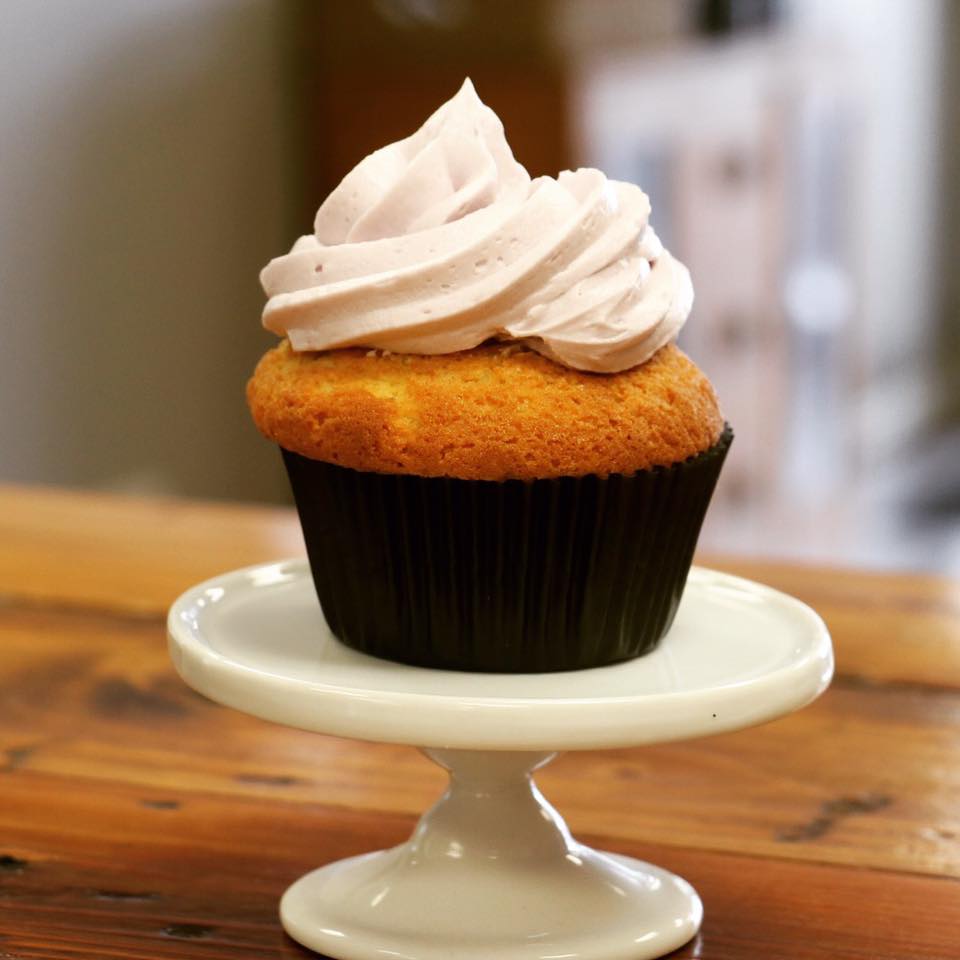 Cest Tout Bakery | 14 Beckwith St S, Smiths Falls, ON K7A 2A8, Canada | Phone: (613) 284-0774