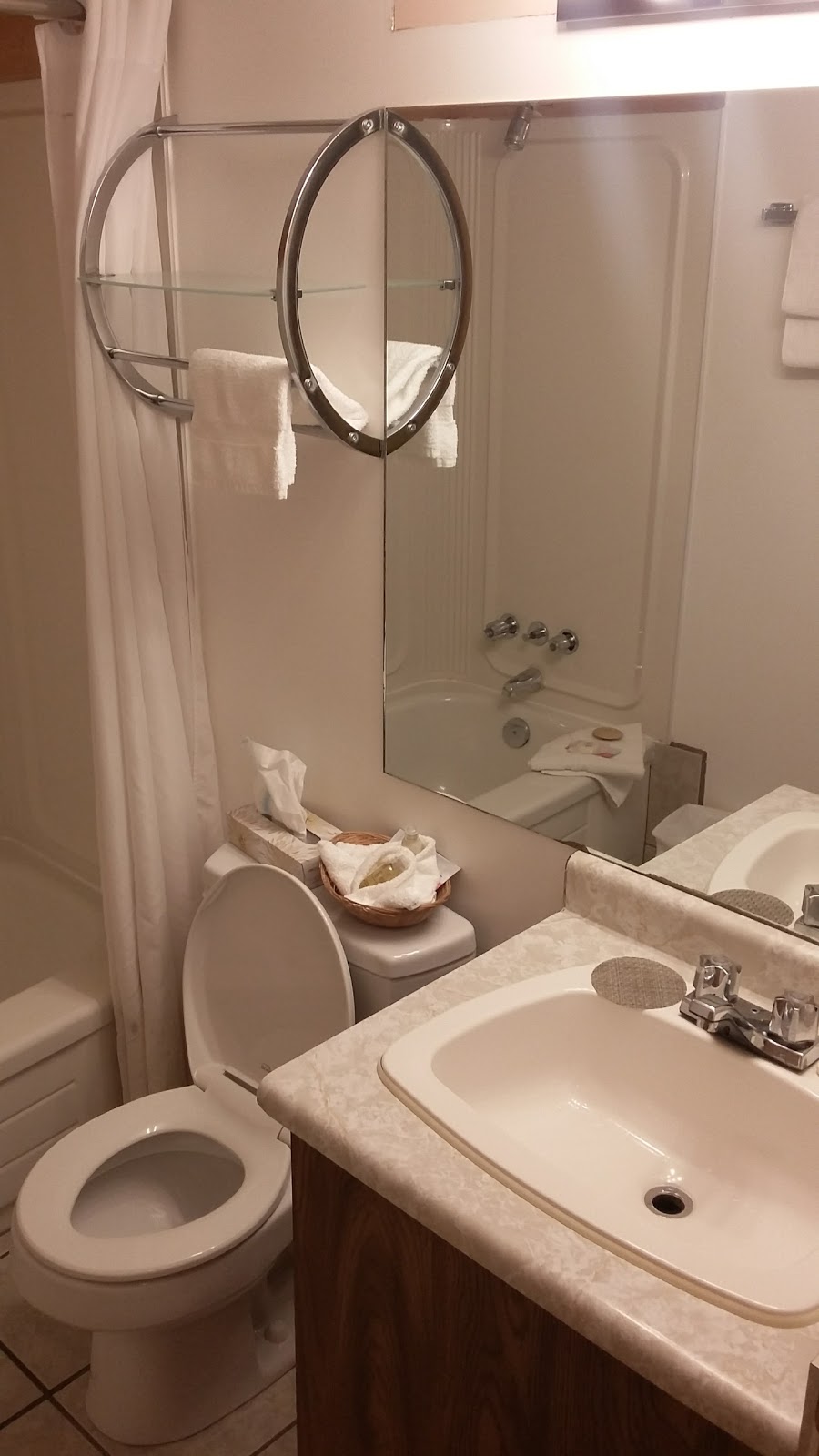Seabreeze Inne | 101 Bittancourt Rd, Salt Spring Island, BC V8K 2K2, Canada | Phone: (250) 537-4145