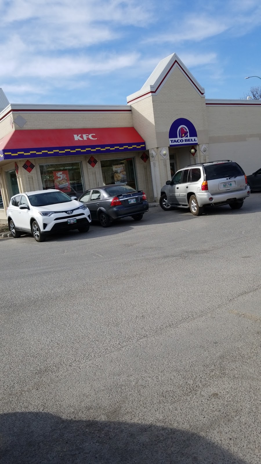 KFC | 679 Henderson Hwy, Winnipeg, MB R2K 2J7, Canada | Phone: (204) 987-8206