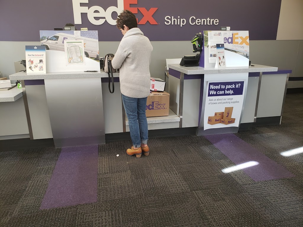 FedEx Ship Centre | 3703 Millar Ave #1, Saskatoon, SK S7P 0B3, Canada | Phone: (800) 463-3339