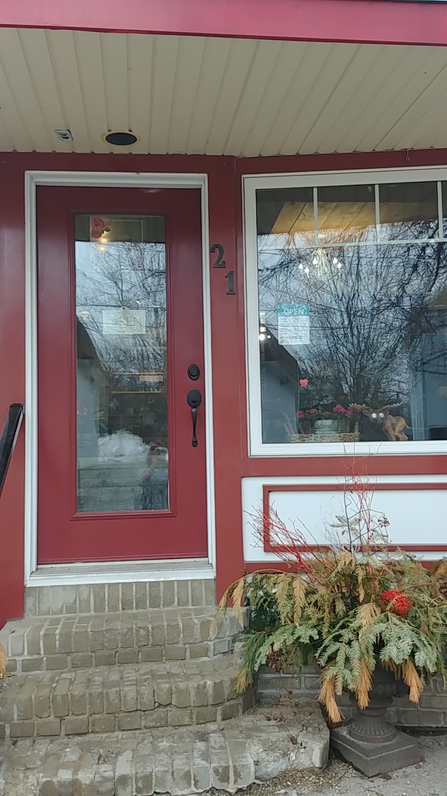 Sweet Peas Fresh Flowers Ltd | 88 Gore St E, Perth, ON K7H 1J2, Canada | Phone: (613) 267-2141