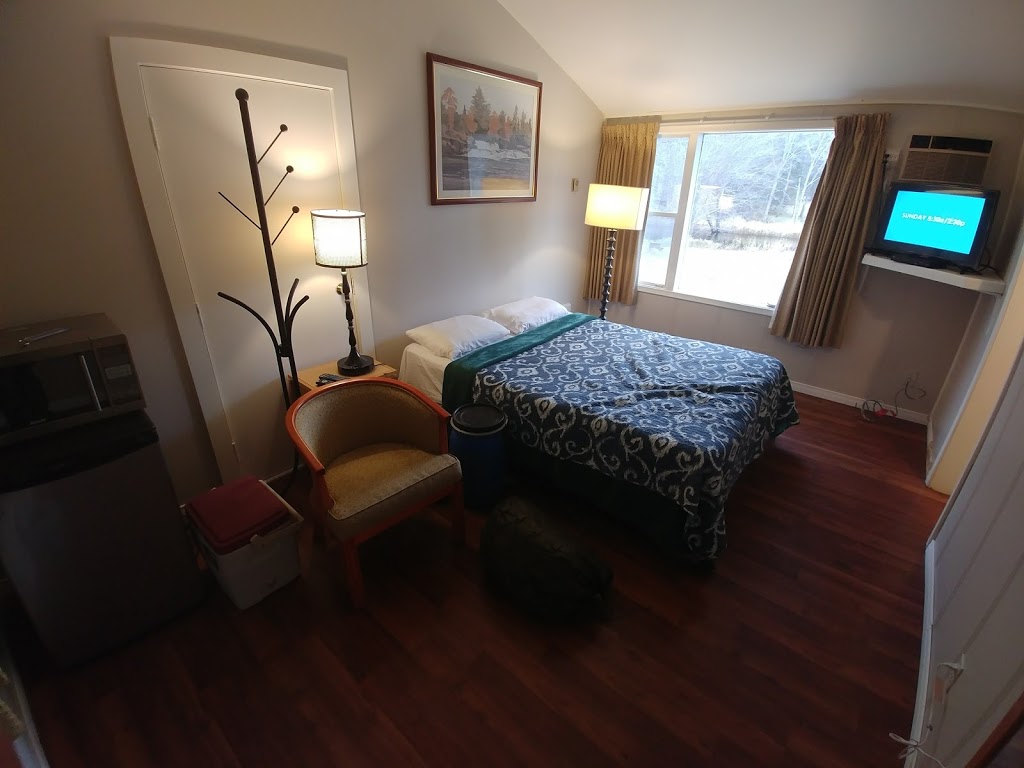 Apsley Inn & Restaurant | 10101 ON-28, Apsley, ON K0L 1A0, Canada | Phone: (705) 656-2338