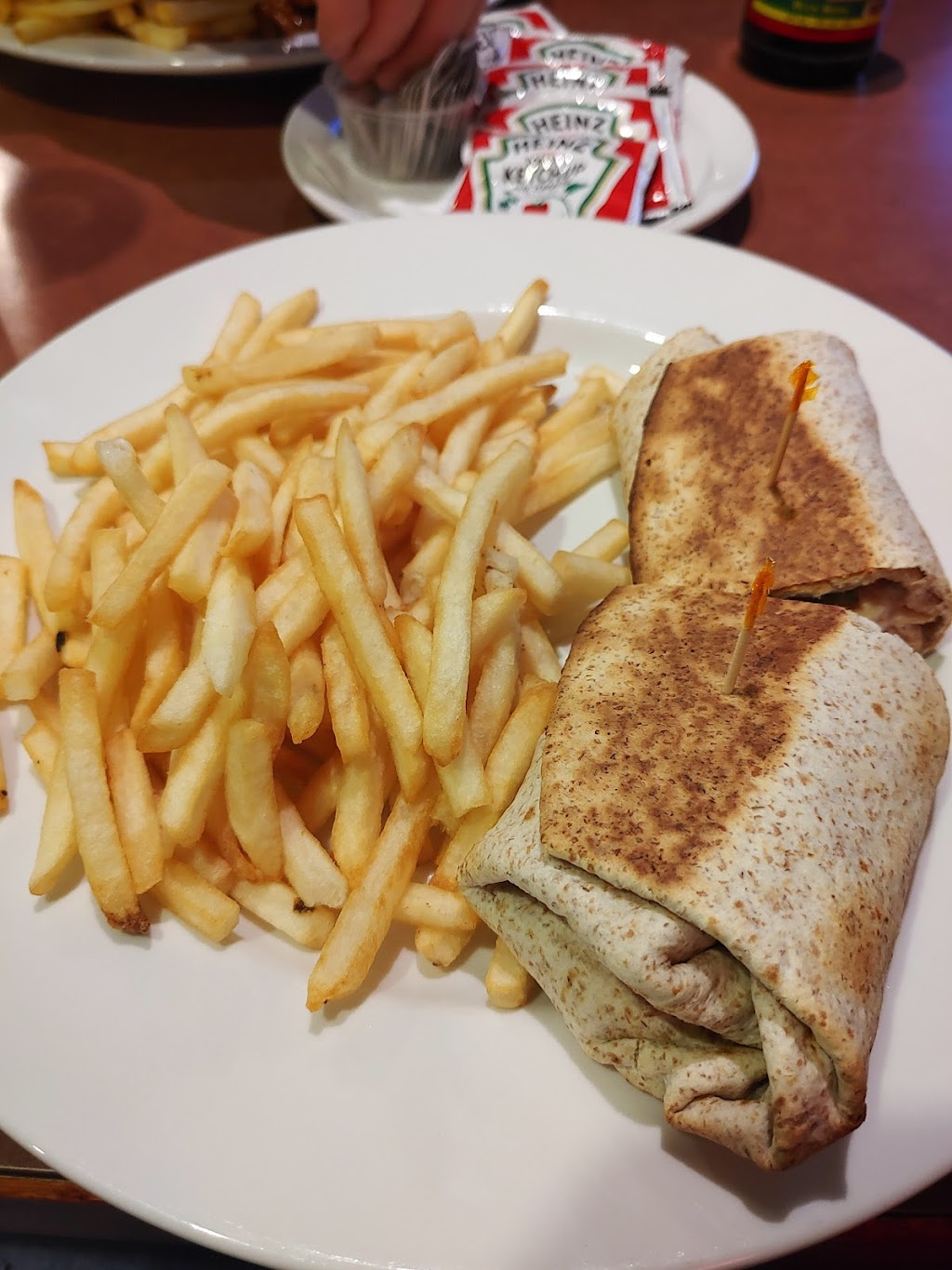 The Right Spot & Grill | 240 Railway Ave W, Rosetown, SK S0L 2V0, Canada | Phone: (306) 882-8888