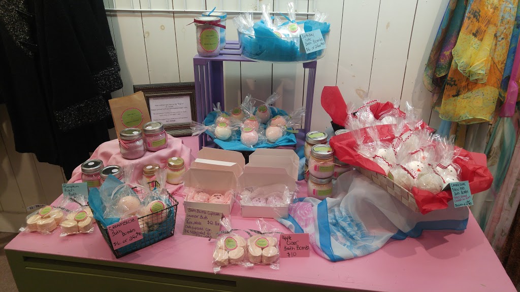 Whats In A Purse | 1399 King St N, St. Jacobs, ON N0B 2N0, Canada | Phone: (519) 664-2600
