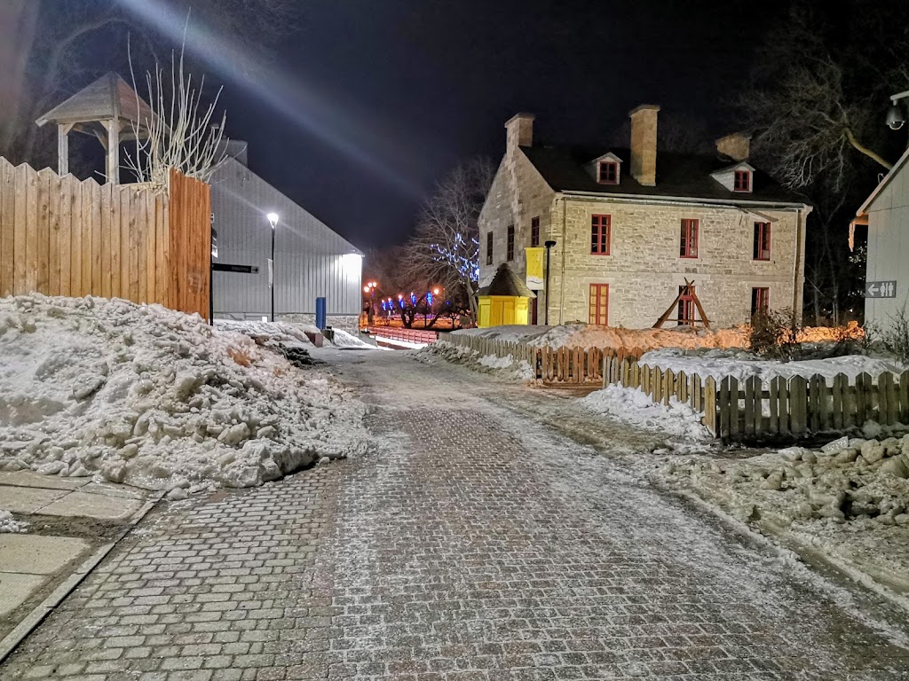Le Moulinet | 950 Pl. de lÎle-des-Moulins, Terrebonne, QC J6W 1E8, Canada | Phone: (450) 492-4777
