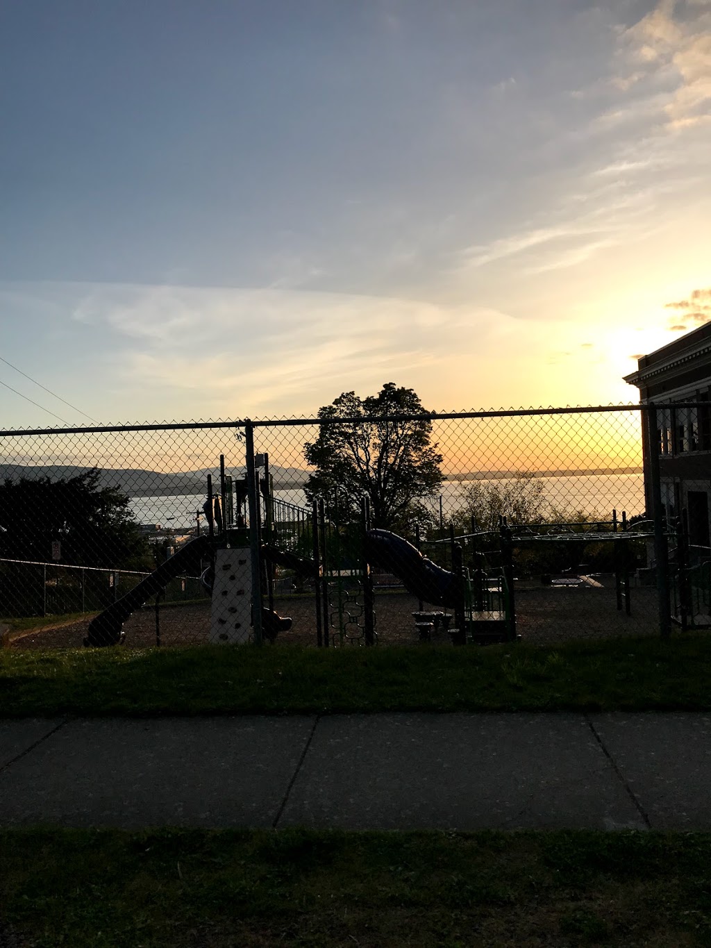 Lowell Elementary School | 935 14th St, Bellingham, WA 98225, USA | Phone: (360) 676-6430