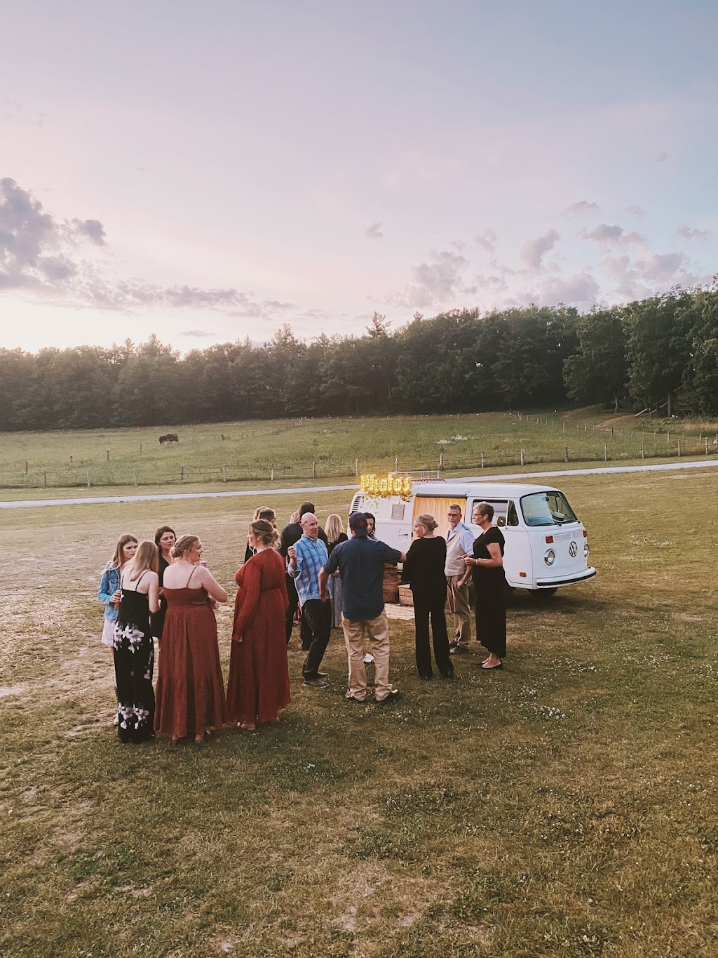 The Photo Bus Booth | 463 Athol St E, Oshawa, ON L1H 1L5, Canada | Phone: (416) 720-3270