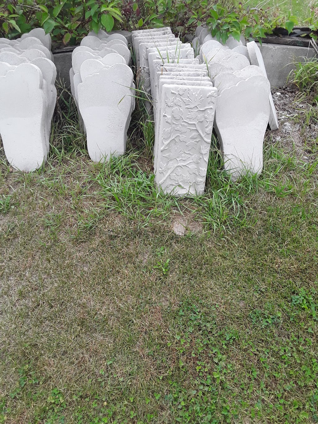 W & G LAWN ORNAMENTS | 28 Anderson Dr, Beachburg, ON K0J 1C0, Canada | Phone: (613) 582-3453