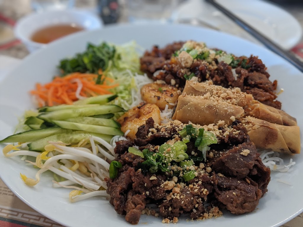 Pho Cuu Long Restaurant | 757 St Marys Rd, Winnipeg, MB R2M 3N6, Canada | Phone: (204) 505-0400