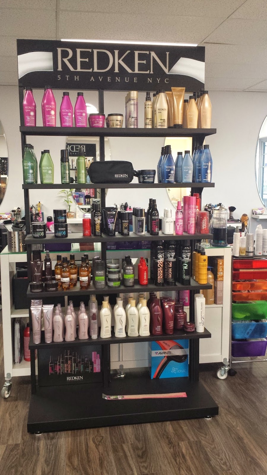 Au Salon De Mauve | 13756 Boulevard Curé-Labelle, Mirabel, QC J7J 1K9, Canada | Phone: (450) 437-1177