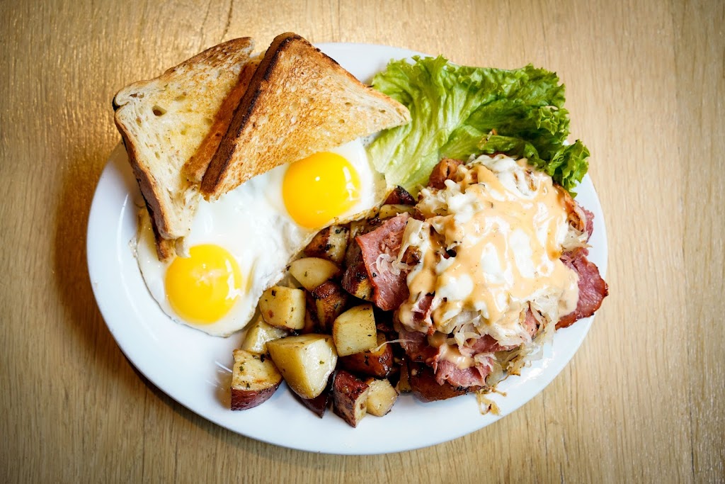 Four Crowns Restaurant & Bar | 1030 McPhillips St, Winnipeg, MB R2X 2K7, Canada | Phone: (204) 589-7314