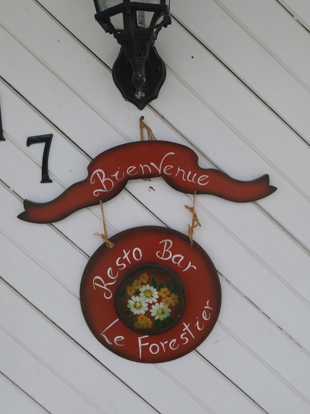 Restaurant-Bar Motel Le Forestier | 217 QC-204, Saint-Just-de-Bretenières, QC G0R 3H0, Canada | Phone: (418) 244-3616