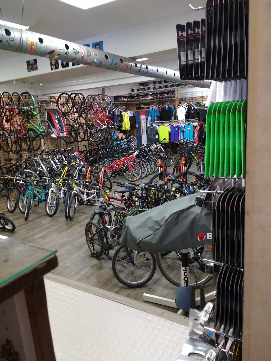 Kunstadt Sports | 1583 Bank St, Ottawa, ON K1H 7Z3, Canada | Phone: (613) 260-0696